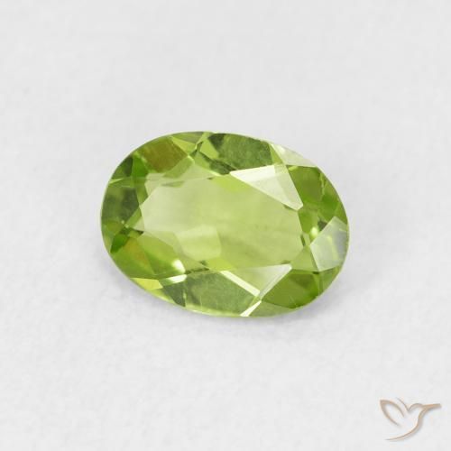Peridoto Verde medio natural de 0.80 ct, Ovalada, VVS-VS