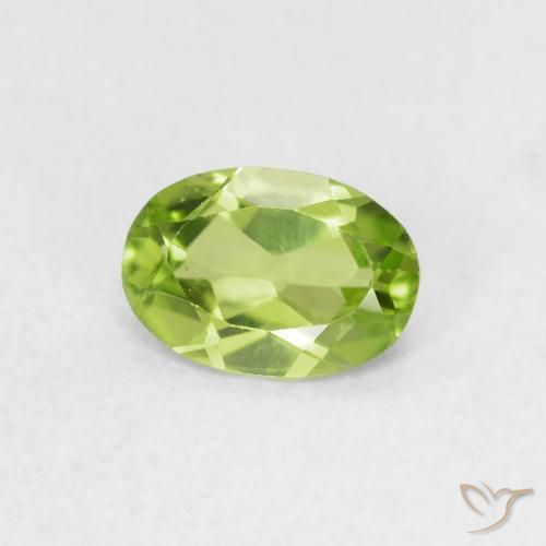 Peridoto Verde medio natural de 0.69 ct, Ovalada, VVS-VS