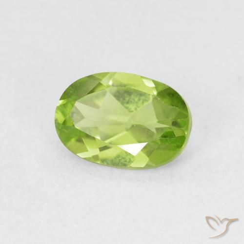 Peridoto Verde medio natural de 0.90 ct, Ovalada, VVS-VS