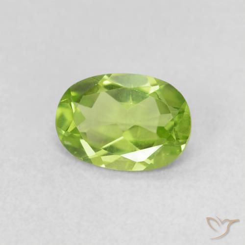 Peridoto Verde medio natural de 0.79 ct, Ovalada, VS