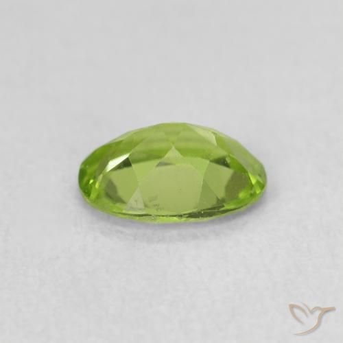 Peridoto Verde medio natural de 0.80 ct, Ovalada, VS