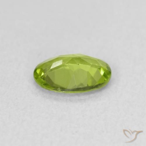 Peridoto Verde vivo natural de 0.68 ct, Ovalada, VS