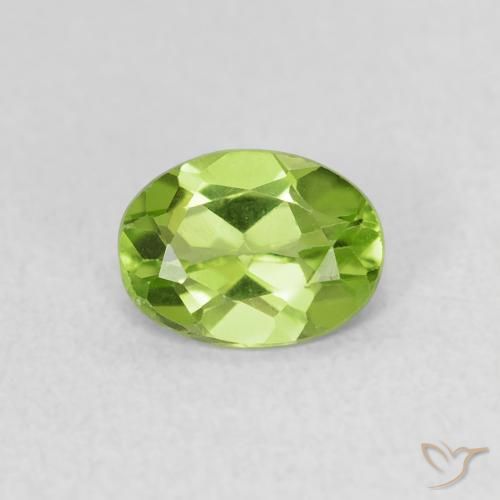 0.73ct Natural Verde medio Peridoto, Ovalada, VS