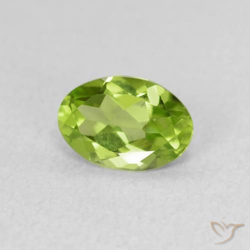 Peridoto Verde medio natural de 0.77 ct, Ovalada, VS