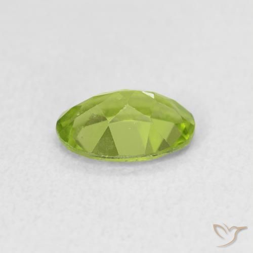 Peridoto Verde medio natural de 0.75 ct, Ovalada, VS