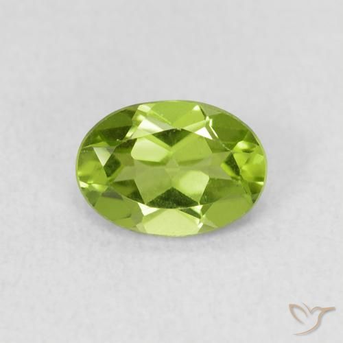 0.86ct Natural Verde medio Peridoto, Ovalada, VS