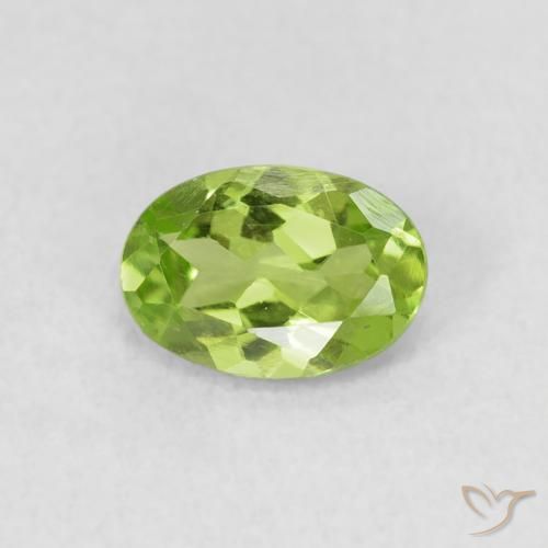 0.75ct Natural Verde medio Peridoto, Ovalada, VS