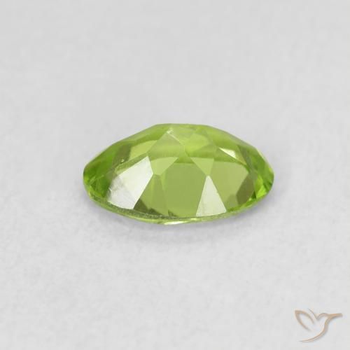 Peridoto Verde vivo natural de 0.73 ct, Ovalada, VS
