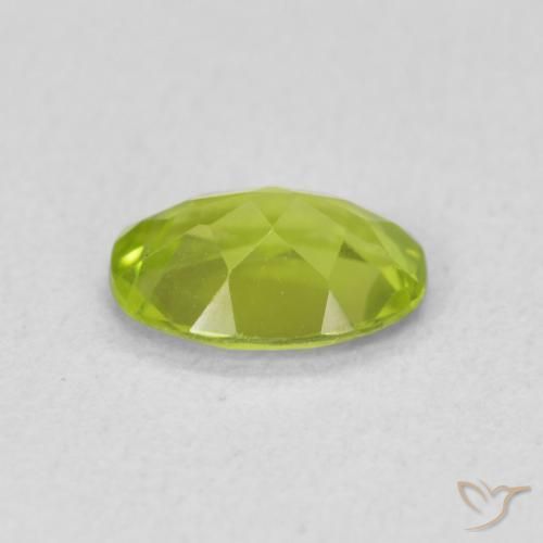 Peridoto Verde medio natural de 0.80 ct, Ovalada, VS