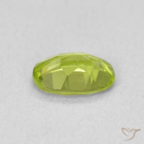 Peridoto Verde medio natural de 0.80 ct, Ovalada, VS