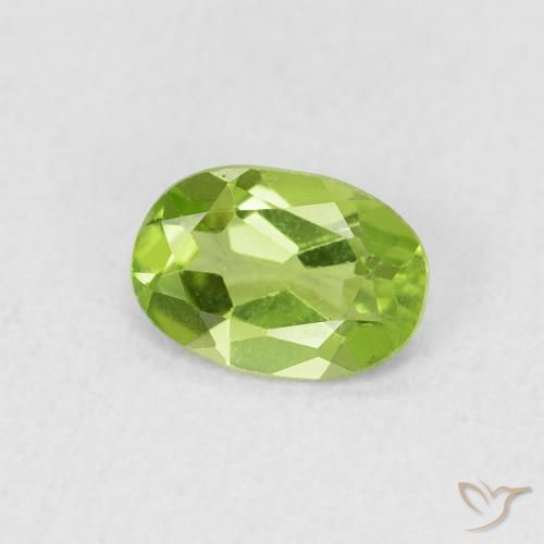 Peridoto Verde vivo natural de 0.74 ct, Ovalada, VS