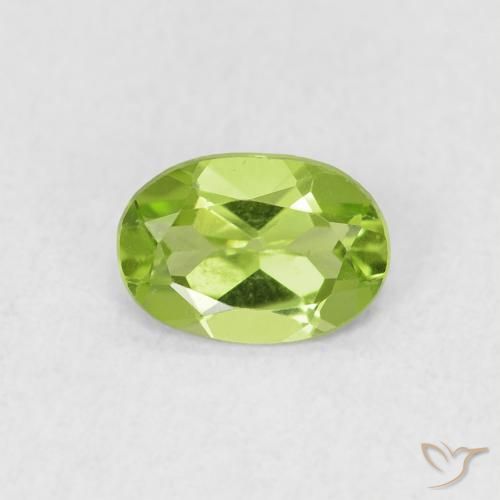 0.71ct Natural Verde medio Peridoto, Ovalada, VS