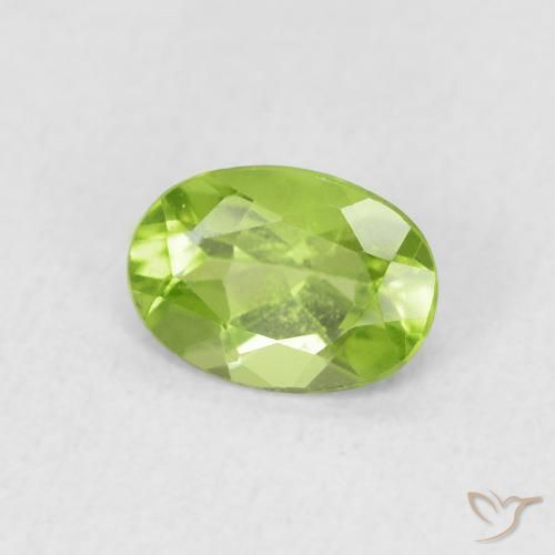 Peridoto Verde medio natural de 0.92 ct, Ovalada, VS
