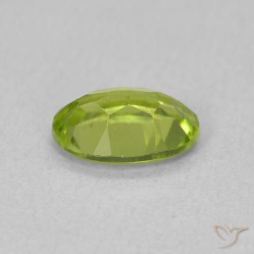 Peridoto Verde medio natural de 0.83 ct, Ovalada, VS