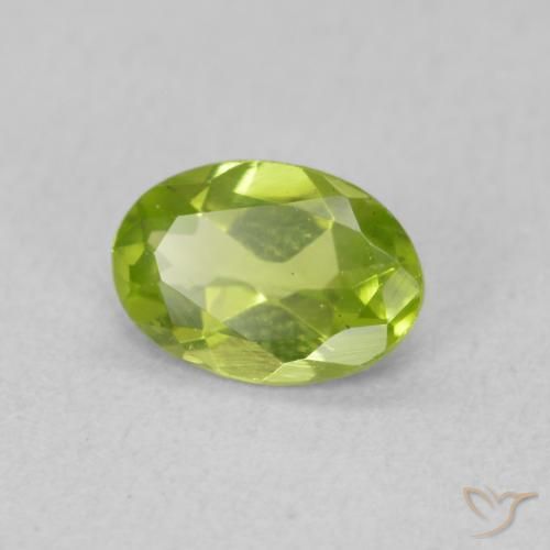 Peridoto Verde medio natural de 0.74 ct, Ovalada, VS