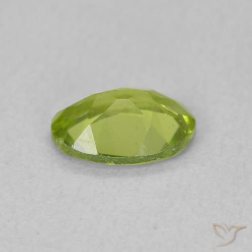 Peridoto Verde medio natural de 0.74 ct, Ovalada, VS