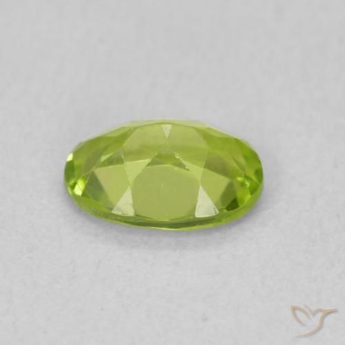 Peridoto Verde medio natural de 0.82 ct, Ovalada, VS