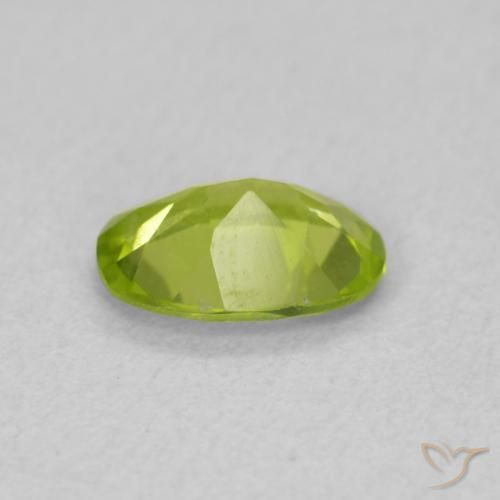 Peridoto Verde claro natural de 0.73 ct, Ovalada, VS