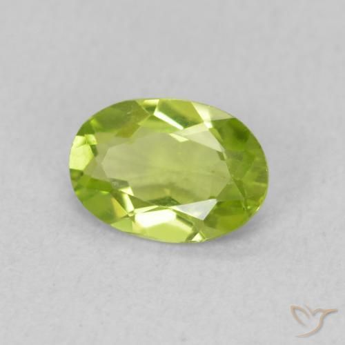 Peridoto Verde medio natural de 0.74 ct, Ovalada, VS