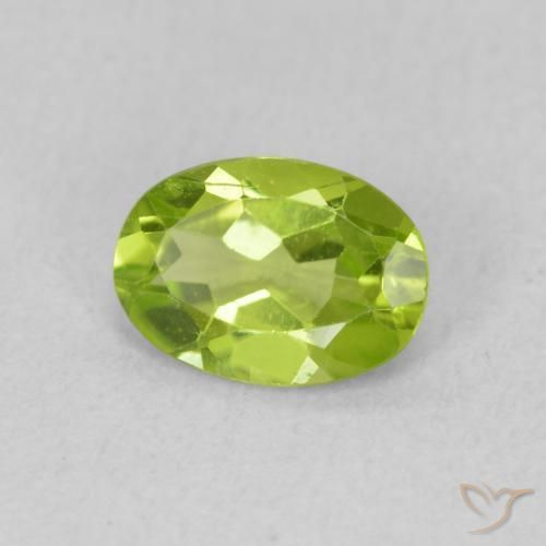 Peridoto Verde medio natural de 0.74 ct, Ovalada, VS