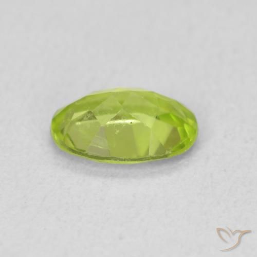 Peridoto Verde vivo claro natural de 0.77 ct, Ovalada, VS