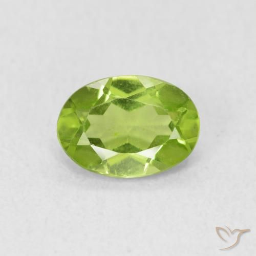 0.90ct Natural Verde medio Peridoto, Ovalada, VS