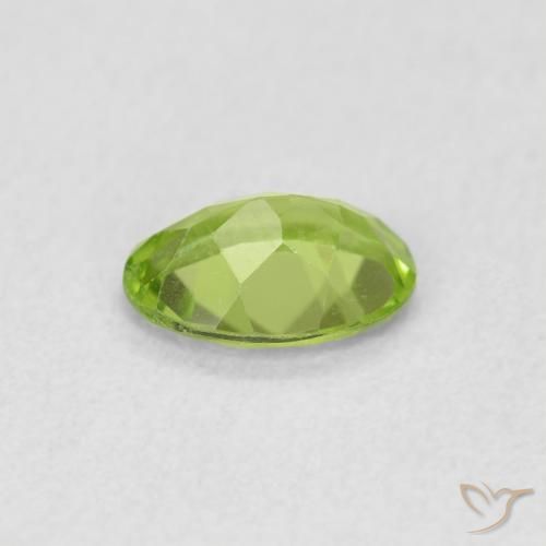 Peridoto Verde vivo claro natural de 0.72 ct, Ovalada, VS