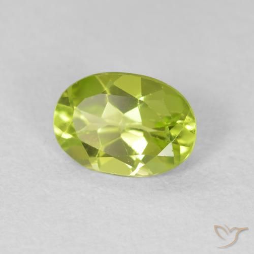 Peridoto Verde claro natural de 0.71 ct, Ovalada, VS