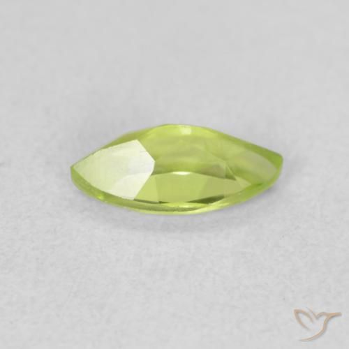 Peridoto Verde medio natural de 0.62 ct, Marquesa, VS