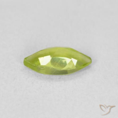 Peridoto Verde medio natural de 0.62 ct, Marquesa, VS
