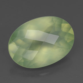 Prehnite Verde natural de 7.24 ct, Transparente, Transparente / Translúcido