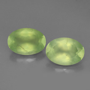 Gemas de prehnita verde natural de  ct, corte óvalo, translúcido