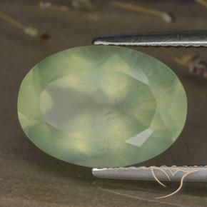 Prehnite Medium Green  natural de 5.88 ct, Ovalada, Transparente / Translúcido