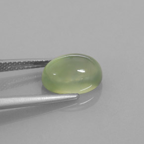 Prehnite Verde natural de 3.48 ct, Corte Óvalo, Translúcido