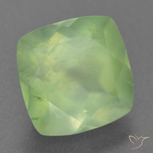 Prehnite Verde medio natural de 7.60 ct, Forma Cojín, Translúcido