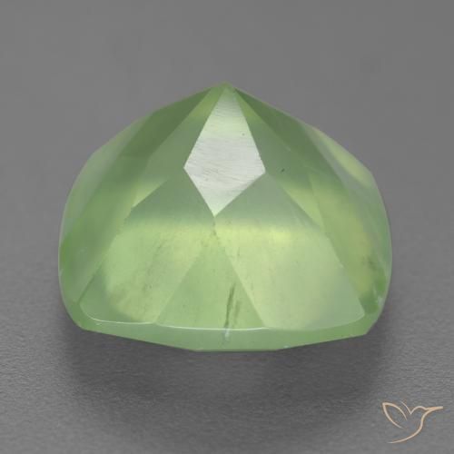 Prehnite Verde medio natural de 7.60 ct, Forma Cojín, Translúcido