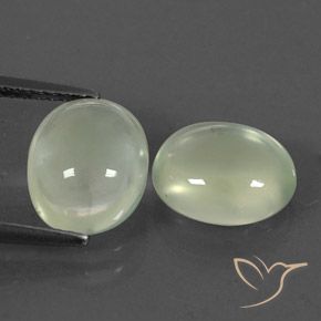 Gemas de Prehnite Verde grisáceo natural de 5.26 ct, Ovalada, Transparente / Translúcido