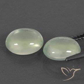 Gemas de Prehnite Verde grisáceo natural de 5.26 ct, Ovalada, Transparente / Translúcido