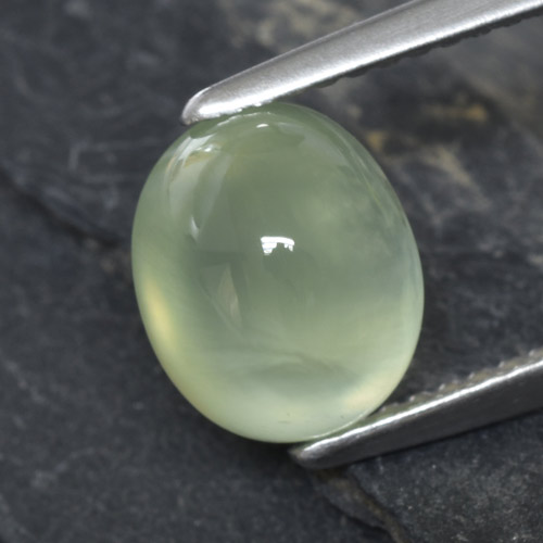 Prehnita verde natural de 2,90 ct, corte óvalo, transparente