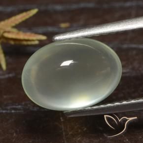 Prehnite Olive Green  natural de 3.18 ct, Ovalada, Transparente