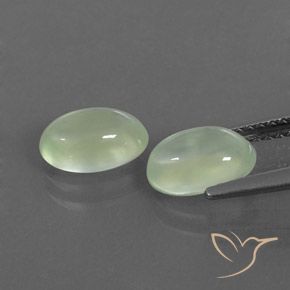 Gemas de Prehnite Pale Pear Green  natural de 2.46 ct, Ovalada, Transparente / Translúcido