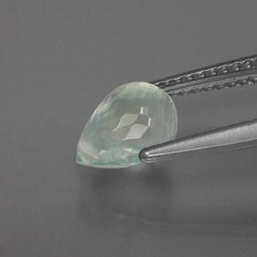 Prehnita verde natural de 1,73 ct, briolette, transparente