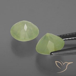 Gemas de Prehnite Verde terroso natural de 3.63 ct, Redondo, Transparente / Translúcido