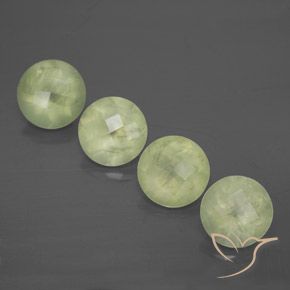 Gemas de Prehnite Verde pera pálido natural de 7.08 ct, Redondo, Transparente / Translúcido
