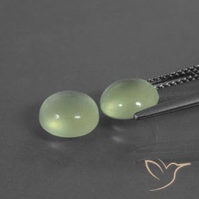 Gemas de Prehnite Verde pera pálido natural de 3.88 ct, Redondo, Transparente