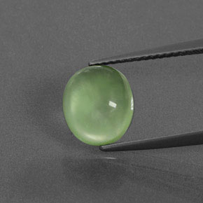 Prehnita verde natural de 3,00 ct, corte óvalo, transparente