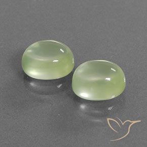 Gemas de Prehnite Verde pera pálido natural de 4.64 ct, Ovalada, Transparente / Translúcido