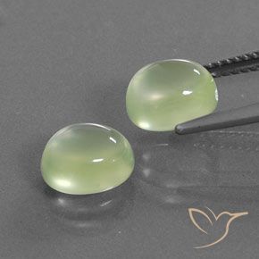 Gemas de Prehnite Verde pera pálido natural de 4.64 ct, Ovalada, Transparente / Translúcido
