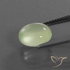 Prehnite Verde grisáceo natural de 2.95 ct, Ovalada, Transparente / Translúcido