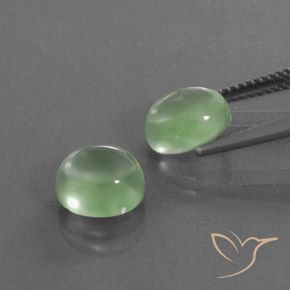 Gemas de Prehnite Verde pera pálido natural de 5.50 ct, Ovalada, Transparente / Translúcido